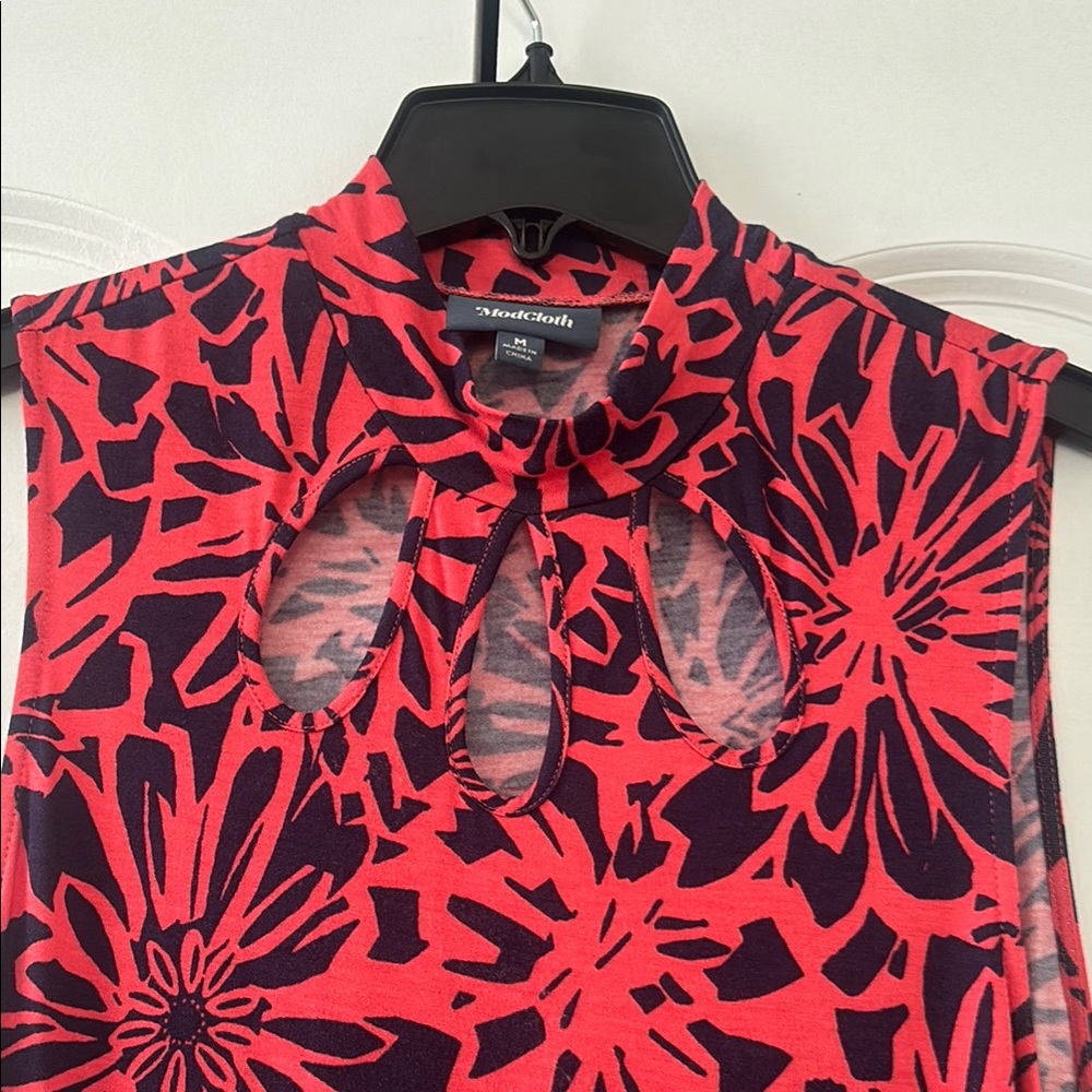🌸3/$15 Modcloth Tear Drop Cut Out Floral Sleeveless Top - Picture 4 of 5